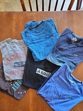Aeropostale &Holister Mens' Short Sleeve Size S Tee Bundle in Blue, Gray & Black